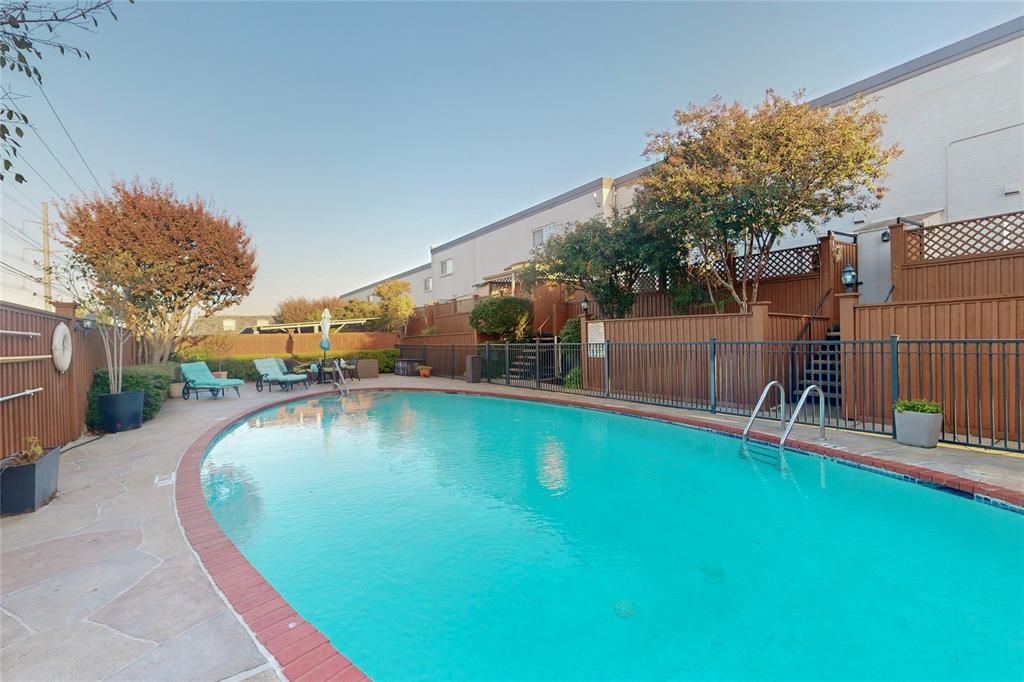 Royal Knoll Condos - Residential Lease