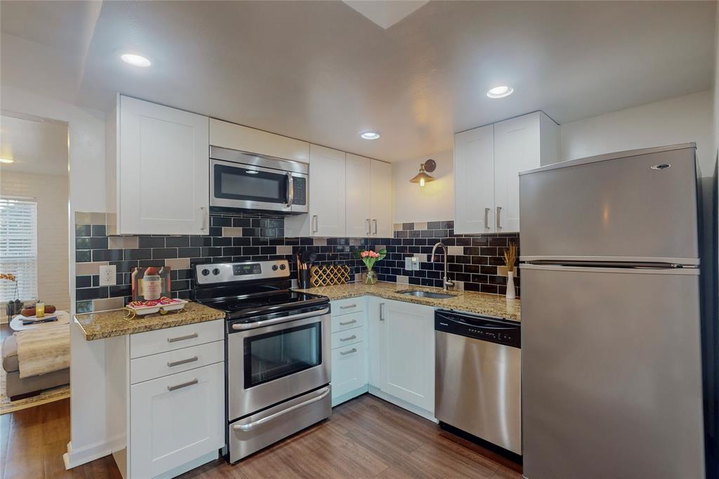 Royal Knoll Condos - Residential Lease