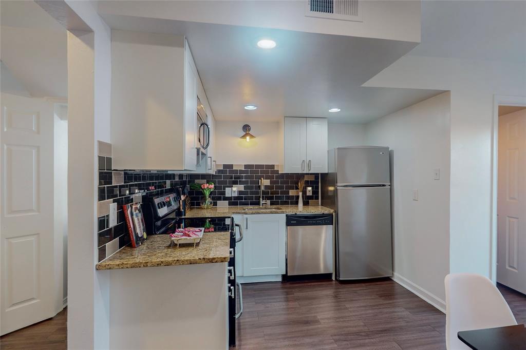 Royal Knoll Condos - Residential Lease
