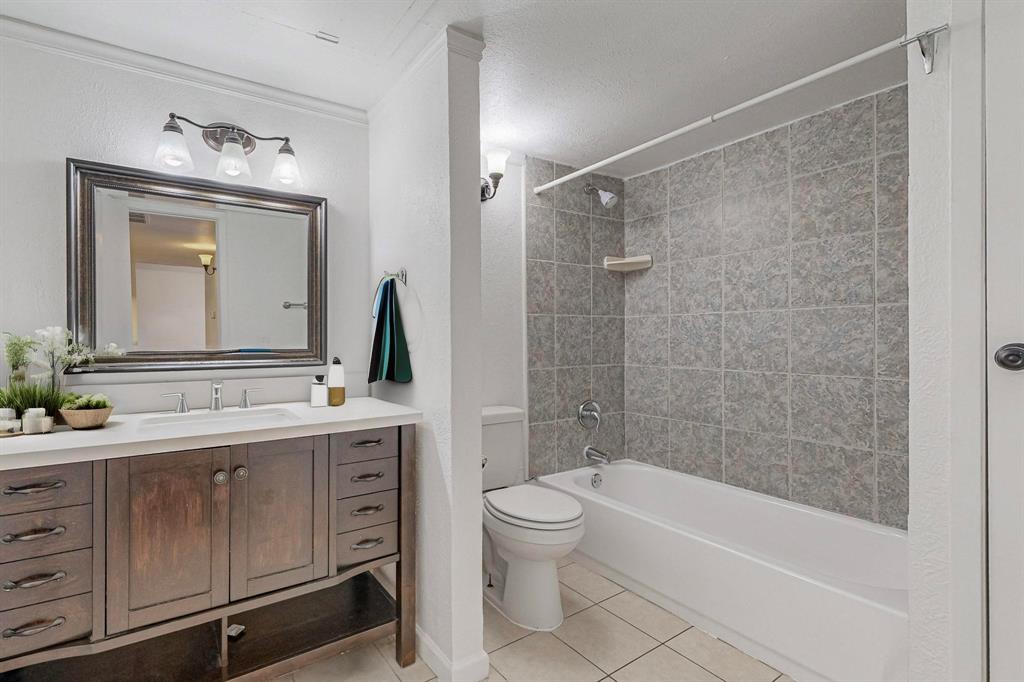 River Oaks Condos - Residential