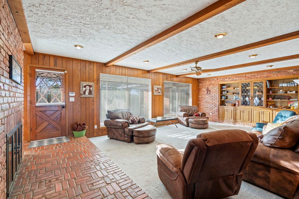 Mineola - Residential