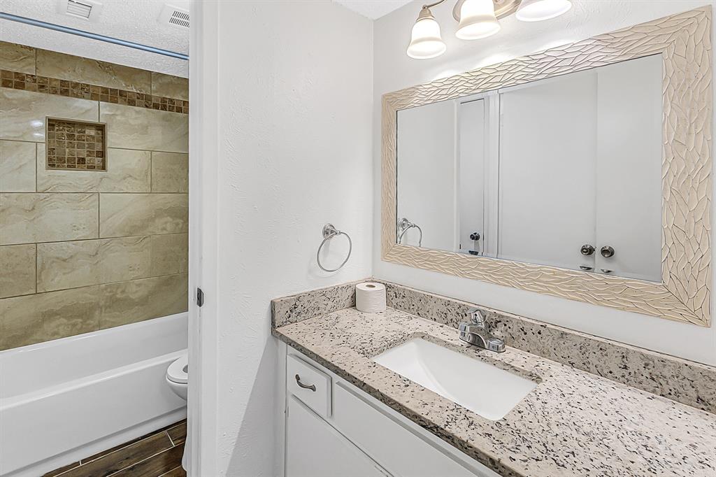Country Condos Creek - Residential