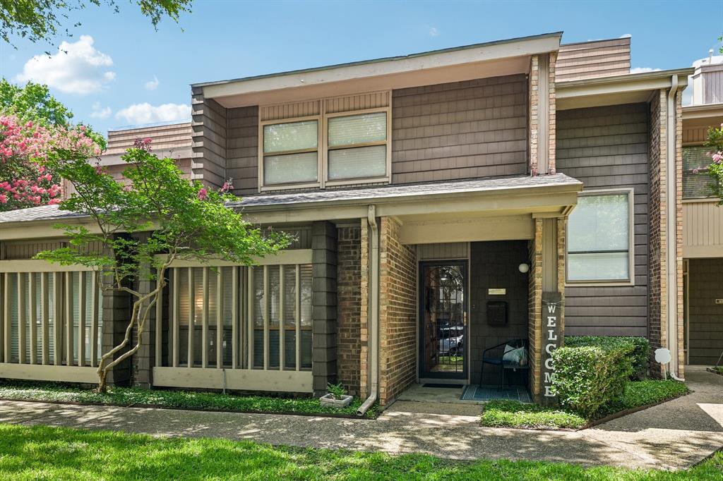Arrangement Condo - Residential