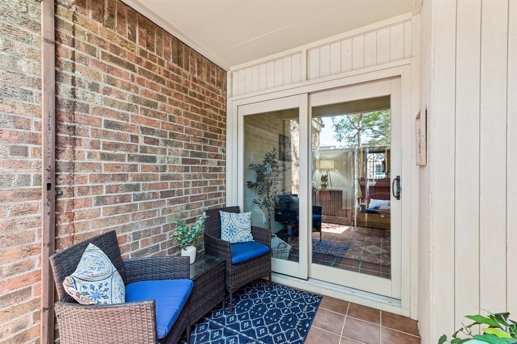 Arrangement Condo - Residential