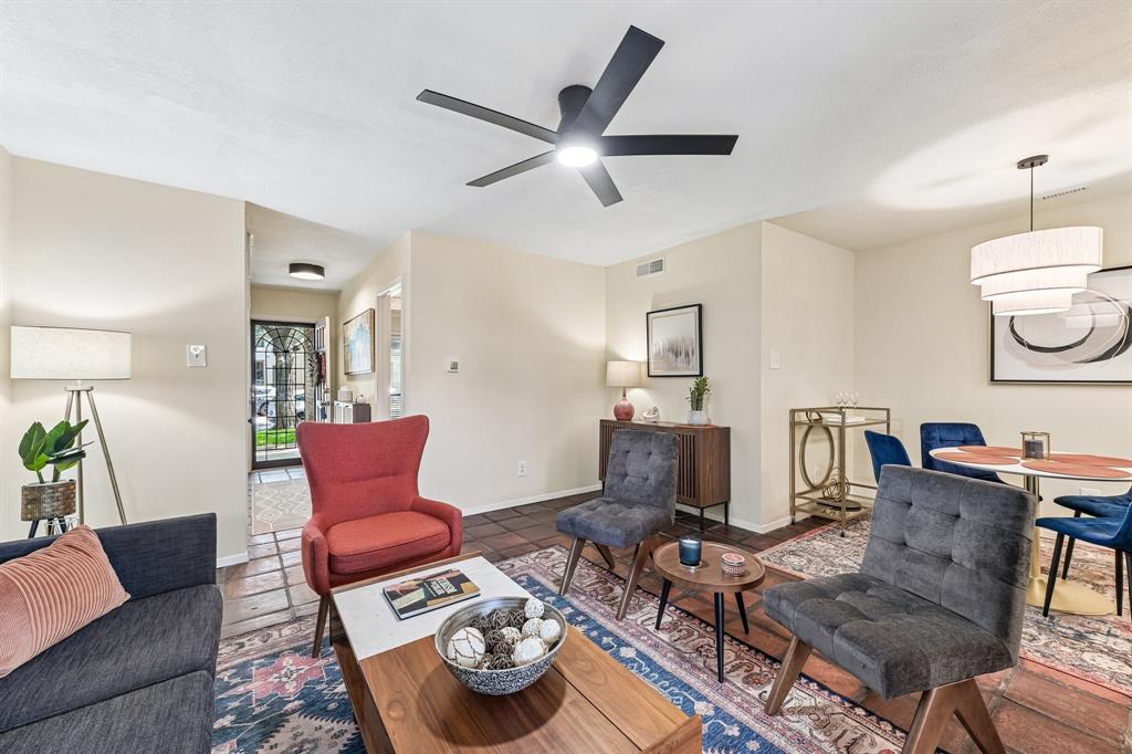 Arrangement Condo - Residential