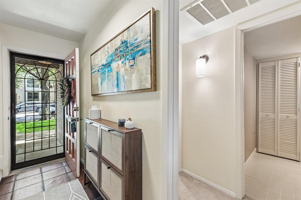 Arrangement Condo - Residential