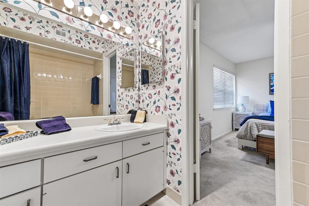 Arrangement Condo - Residential