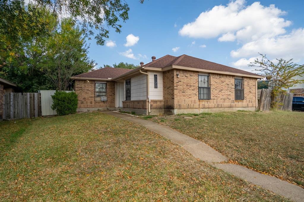 Welcome to an excellent opportunity for new homeowners. This well-maintained property offers a spacious and functional layout with bright living areas, a comfortable kitchen, and inviting bedrooms that suit a variety of needs.
One of the standout features of this home is the garage conversion, now a fully functional small apartment complete with its own private entrance. This space is ideal for generating additional income, accommodating extended family, or using as a guest suite.
Step outside to the backyard featuring a sparkling pool, perfect for entertaining, relaxing during the summer months, or creating your own outdoor oasis. The layout of the yard offers plenty of room for gatherings while still maintaining privacy.
Located in an established neighborhood with convenient access to major roads, shopping, schools, and dining, this home combines comfort, versatility, and great investment potential.
