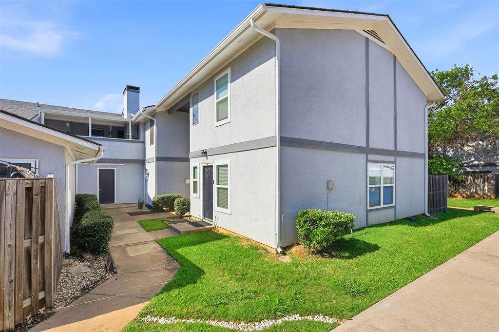 Cedar Ridge At Hurst Twnhms - Residential