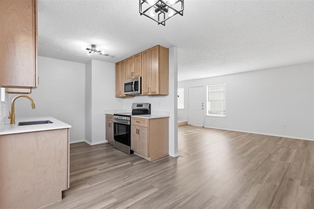 Cedar Ridge At Hurst Twnhms - Residential