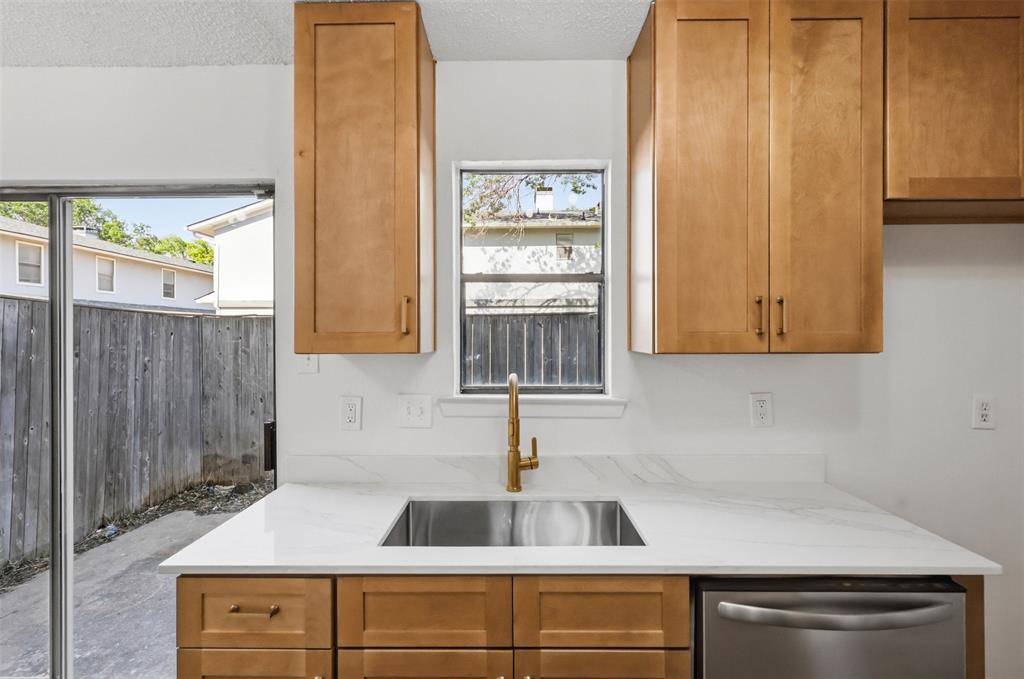 Cedar Ridge At Hurst Twnhms - Residential