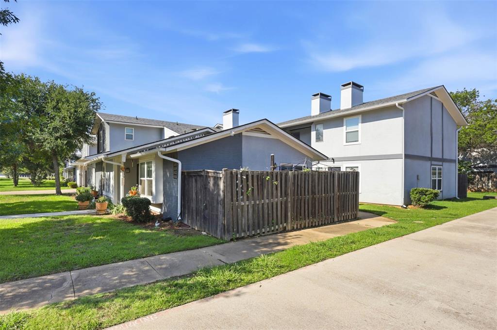 Cedar Ridge At Hurst Twnhms - Residential