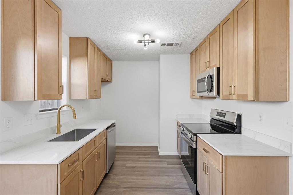 Cedar Ridge At Hurst Twnhms - Residential