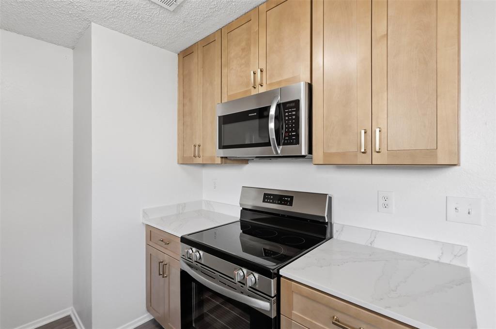Cedar Ridge At Hurst Twnhms - Residential