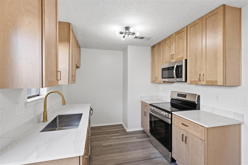 Cedar Ridge At Hurst Twnhms - Residential