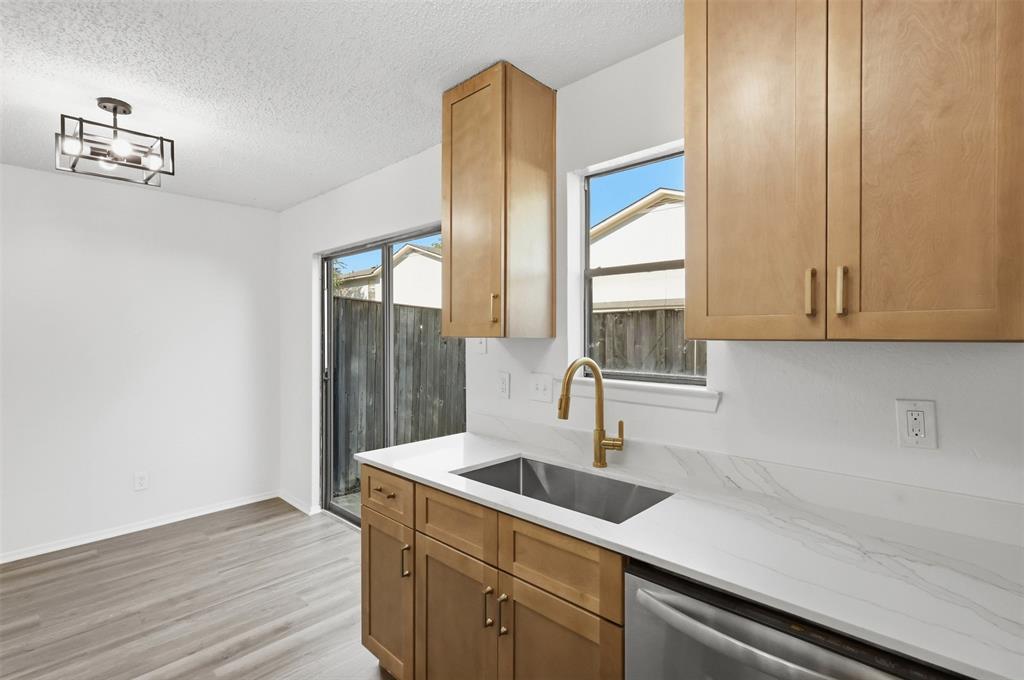 Cedar Ridge At Hurst Twnhms - Residential