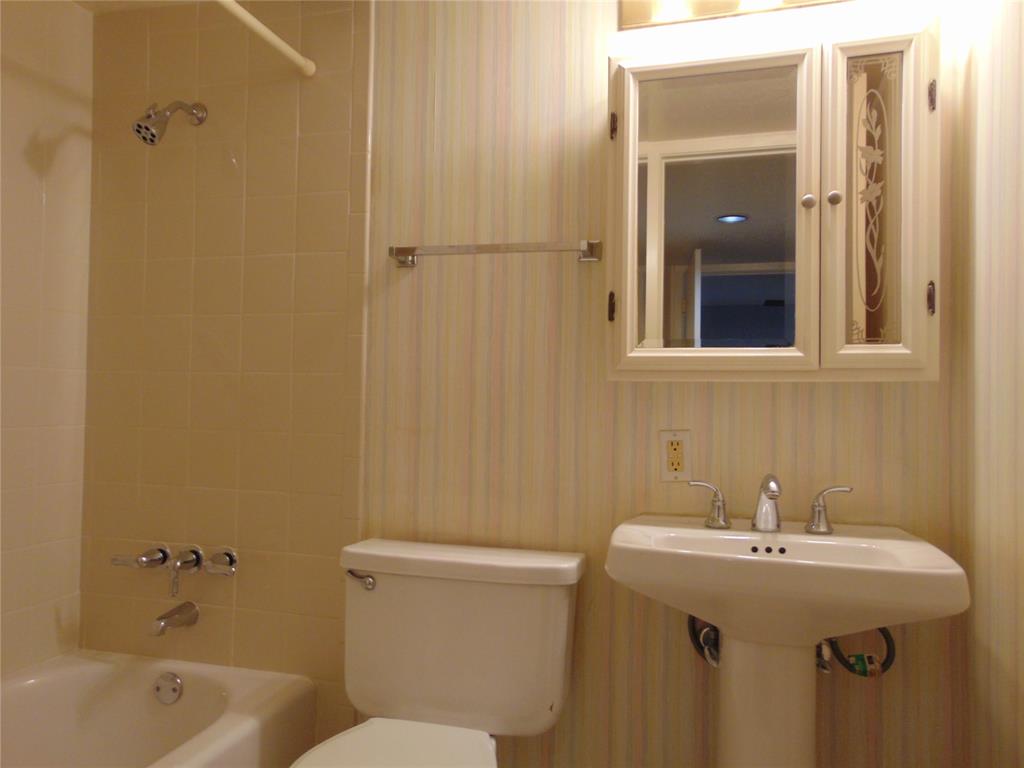 Las Colonitas Condo - Residential