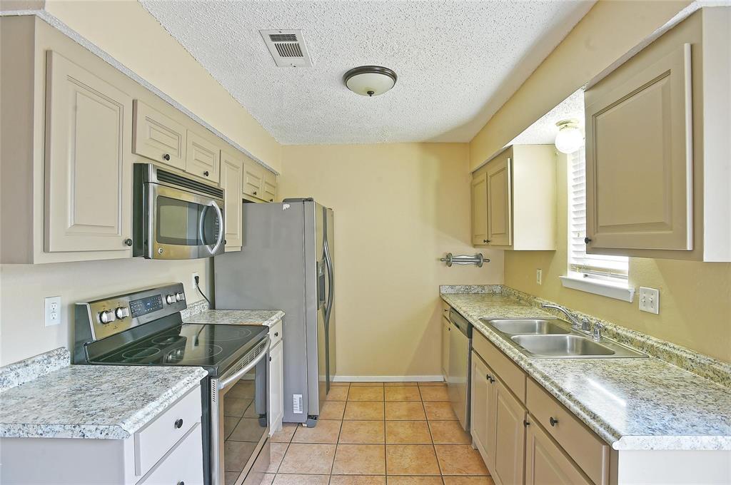 Cedar Ridge At Hurst Twnhms - Residential