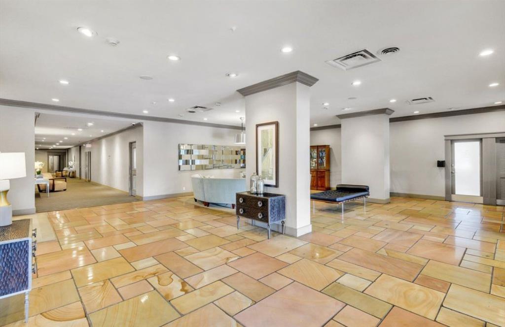 Twenty-One Turtle Creek - Residential