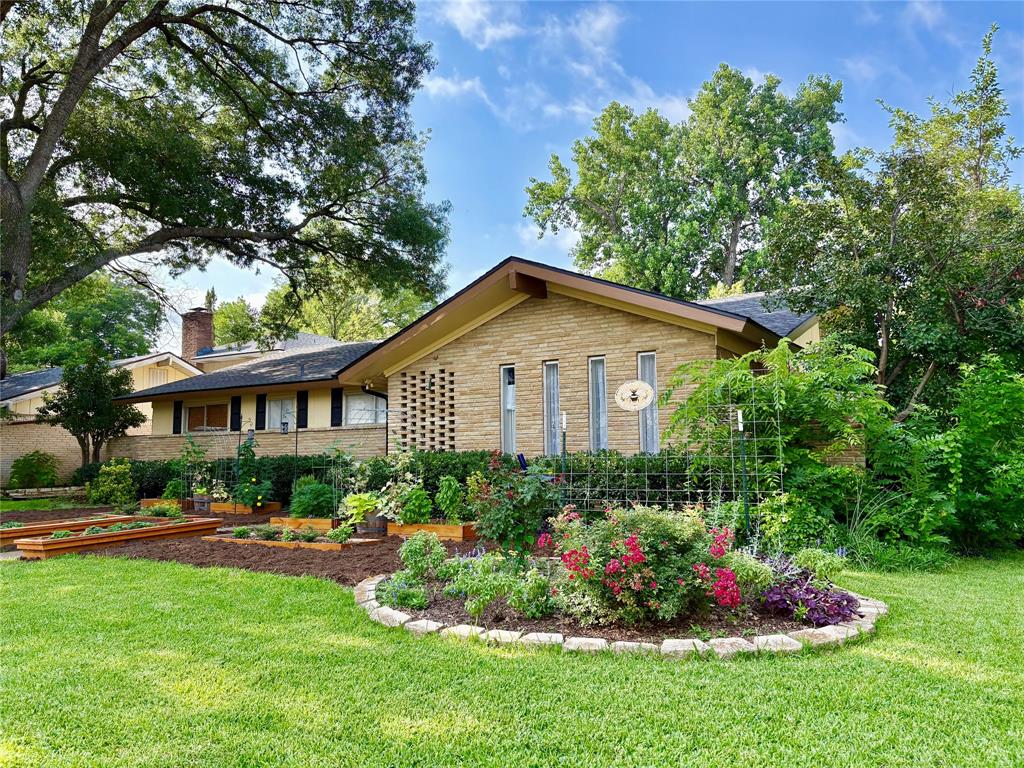 Charming Lake Highlands home situated on a large corner lot within walking distance of highly rated Lake Highlands Elementary School. This 3-bedroom, 2-bath residence offers approximately 1,946 square feet of comfortable living space featuring a spacious kitchen, beautiful original hardwood floors, and a living room with vaulted ceilings that creates an open and inviting atmosphere.
If you’ve ever dreamed of growing your own food, this home makes it possible with raised garden beds in both the front and backyard. The backyard also features a covered patio and a wood privacy fence, creating a peaceful retreat ideal for relaxing or entertaining.
This is an exceptional opportunity for a buyer ready to create their dream home in one of Dallas’ most desirable neighborhoods. Lake Highlands is known for its charm, walkability, strong sense of community, and welcoming neighbors.