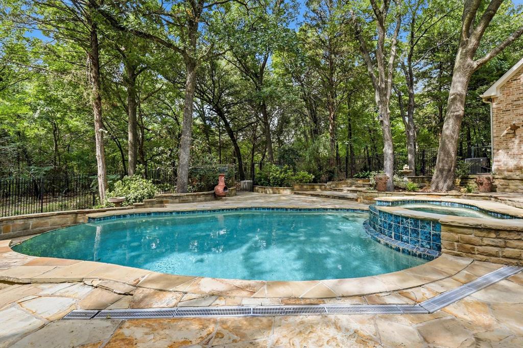 Emerald Sound At Lake Lewisvil - Residential