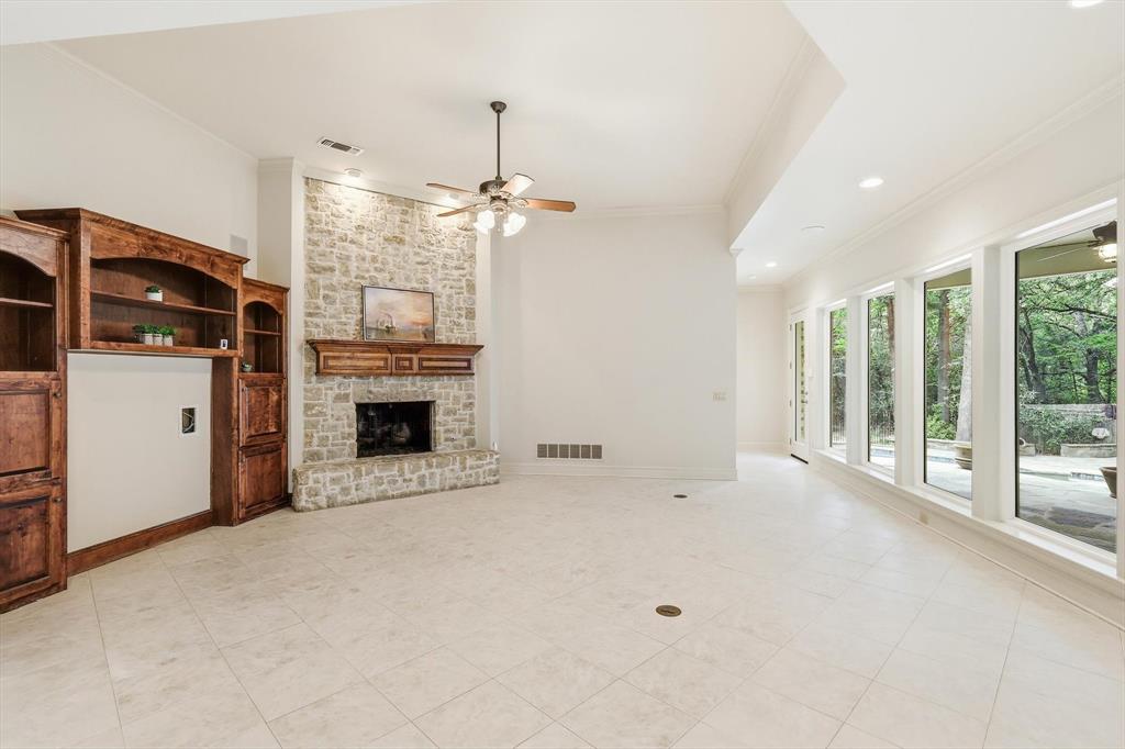Emerald Sound At Lake Lewisvil - Residential