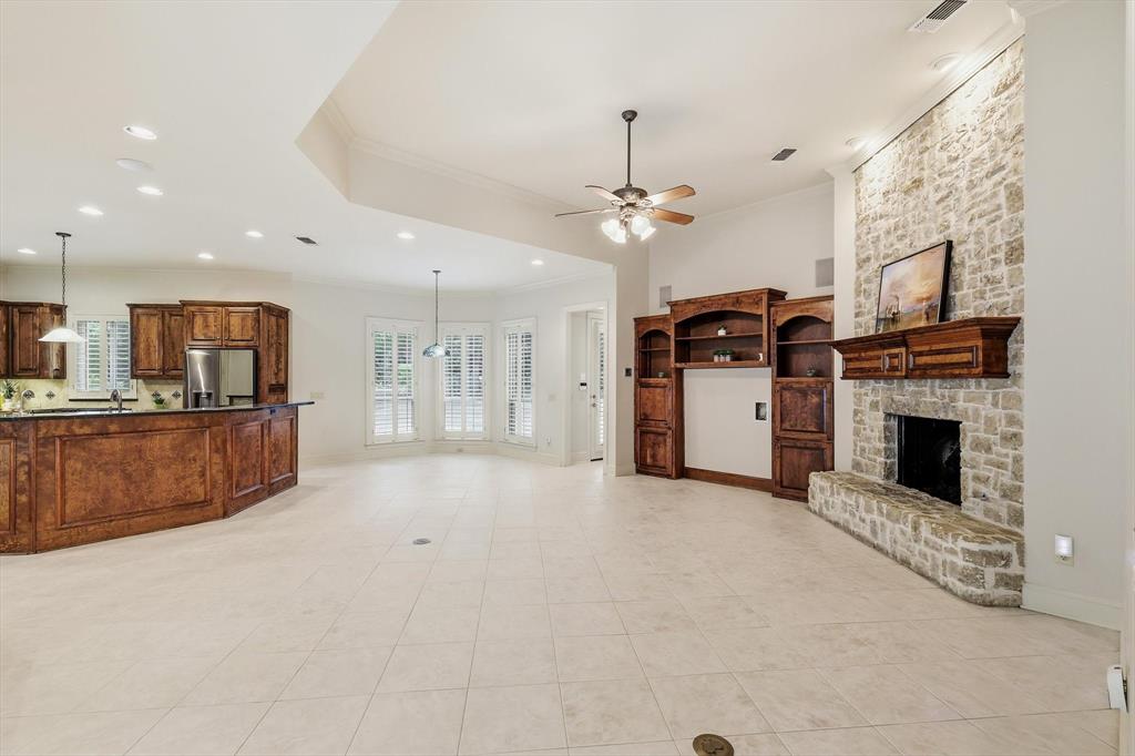 Emerald Sound At Lake Lewisvil - Residential