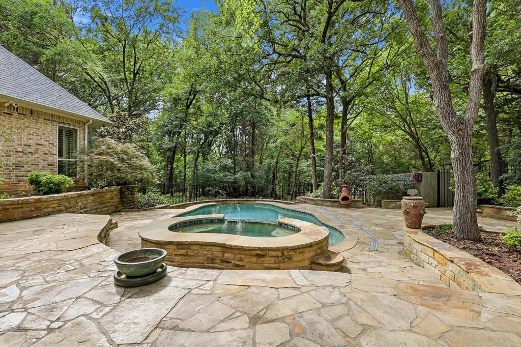 Emerald Sound At Lake Lewisvil - Residential
