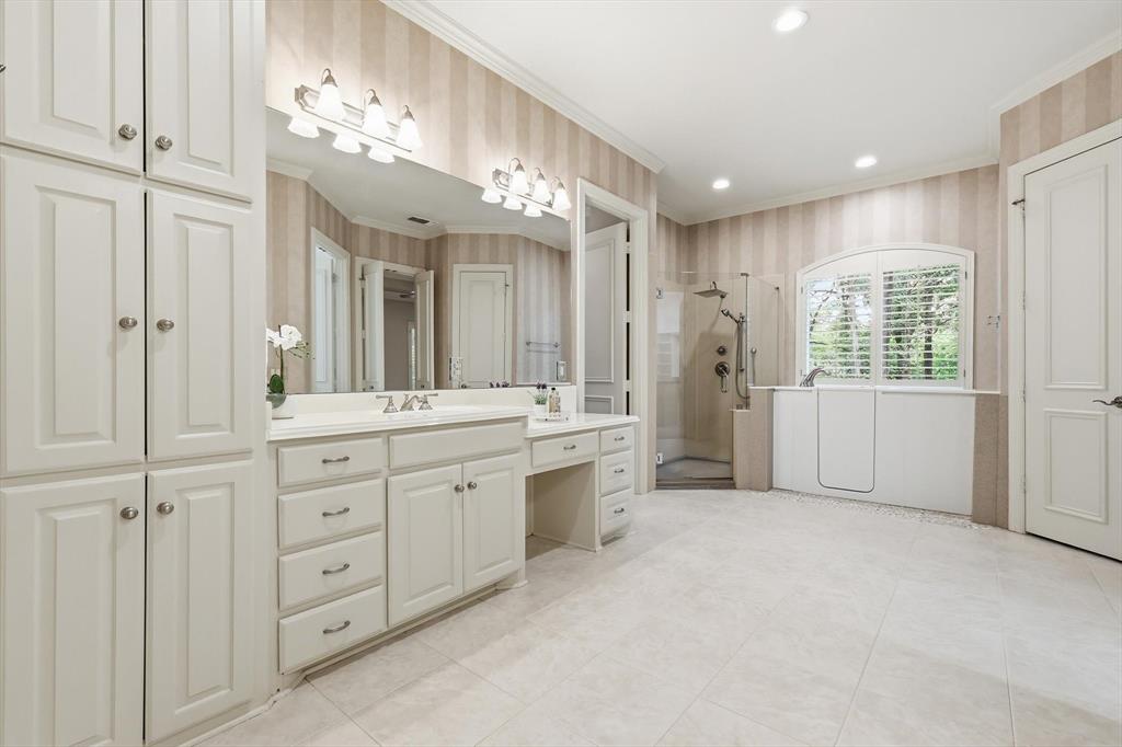 Emerald Sound At Lake Lewisvil - Residential