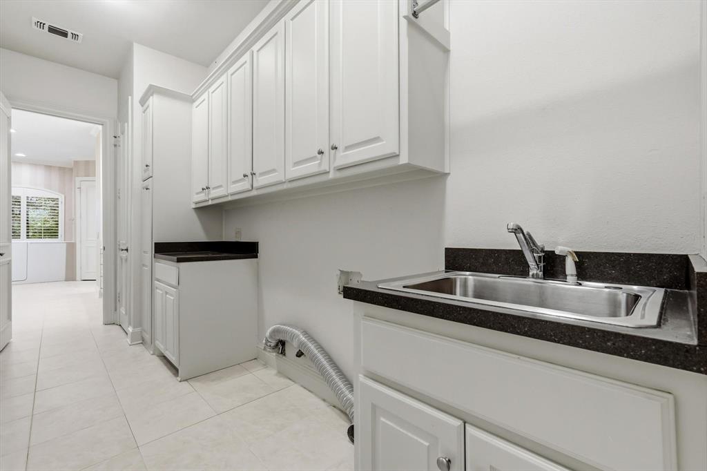 Emerald Sound At Lake Lewisvil - Residential