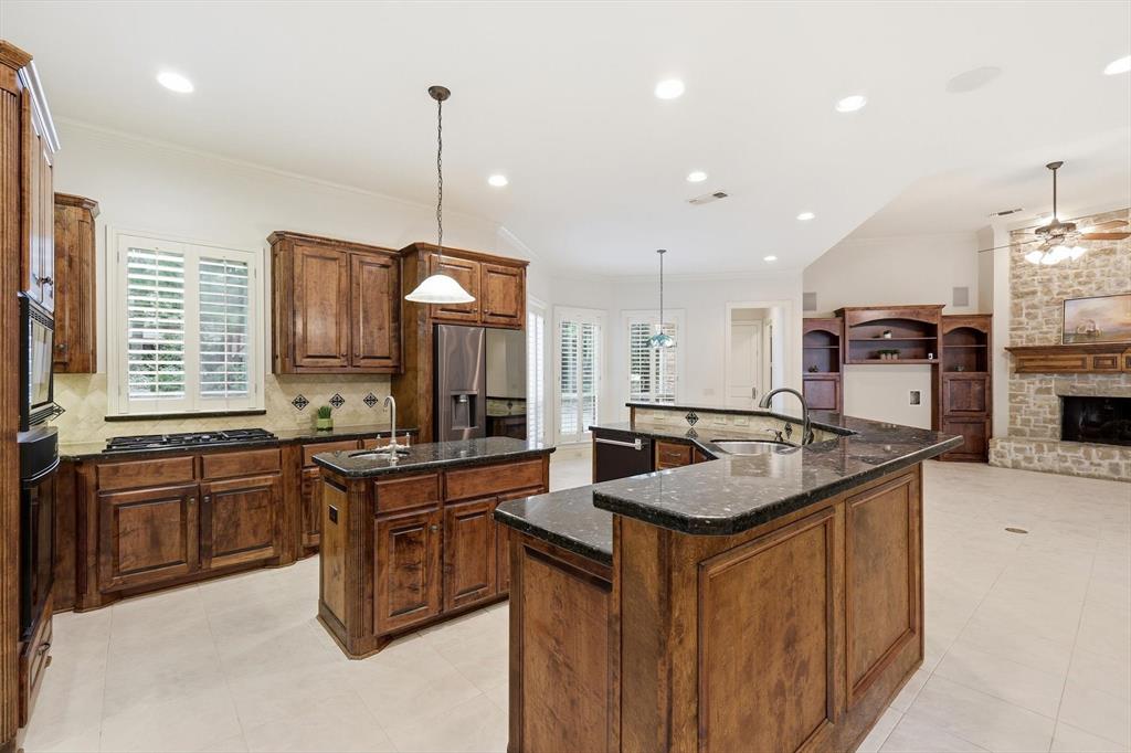 Emerald Sound At Lake Lewisvil - Residential