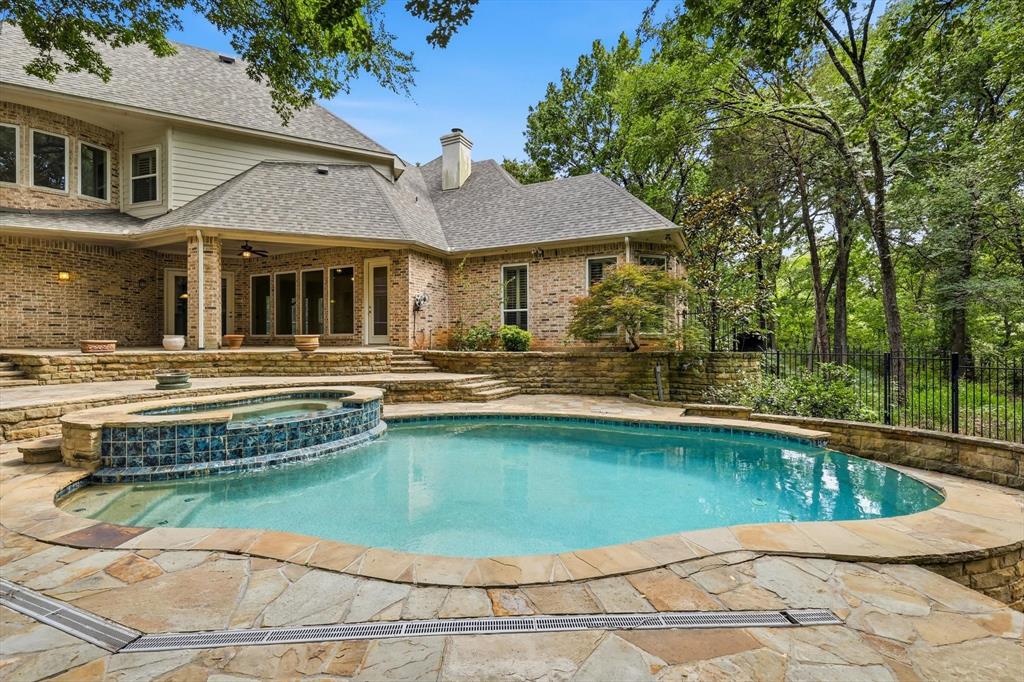 Emerald Sound At Lake Lewisvil - Residential