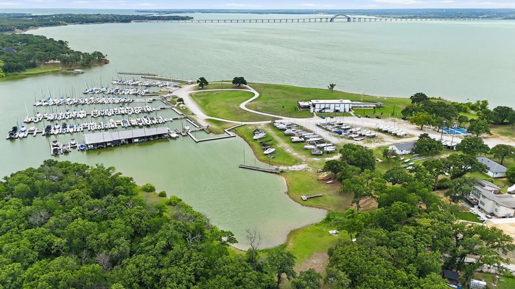 Emerald Sound At Lake Lewisvil - Residential