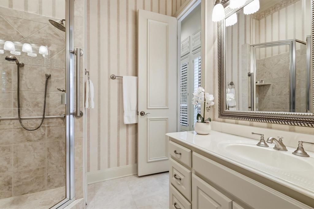 Emerald Sound At Lake Lewisvil - Residential