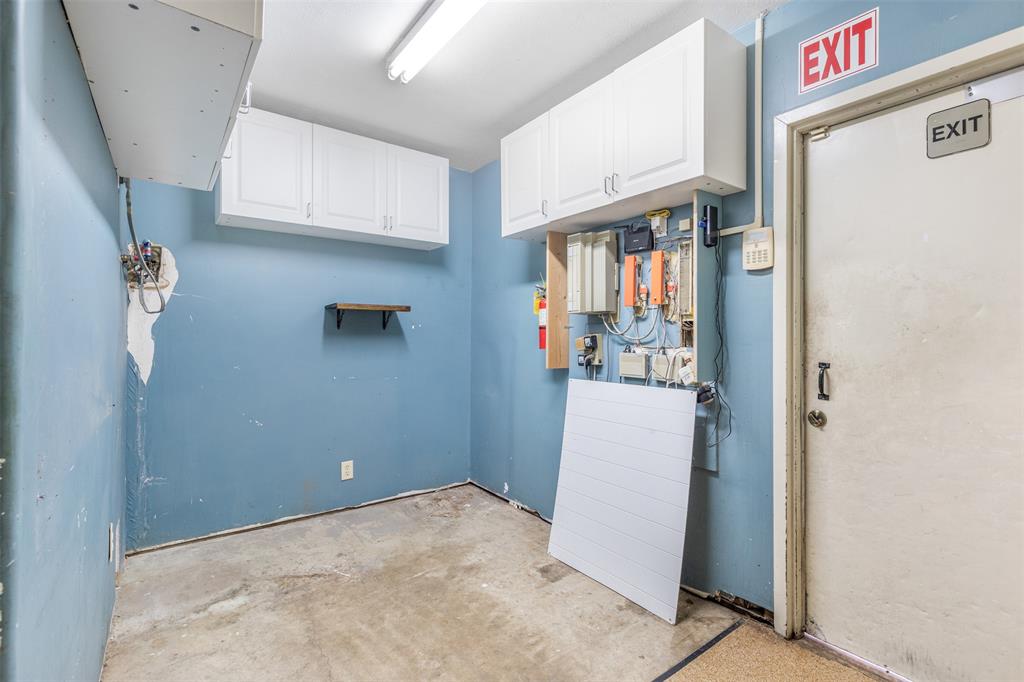 MCANAIR JB - Commercial Sale