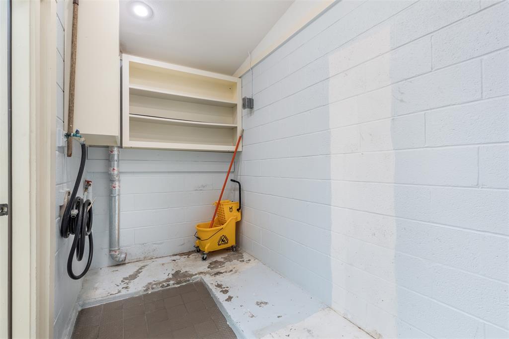 MCANAIR JB - Commercial Sale