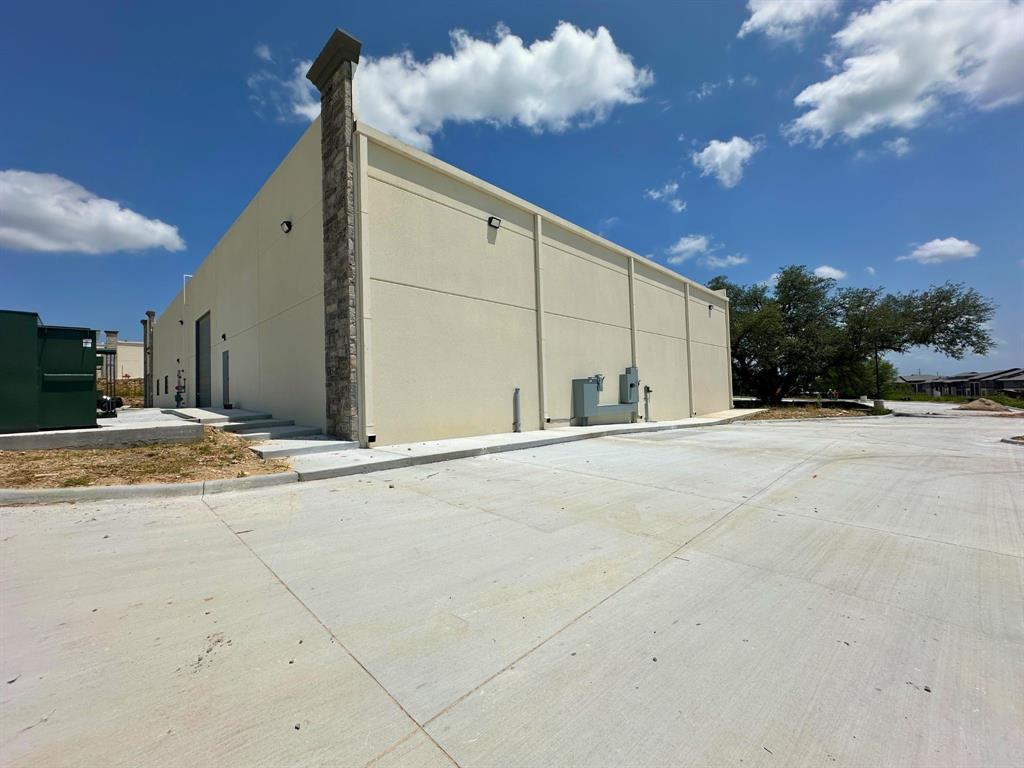 Hudson Oaks Bus Park - Commercial Sale