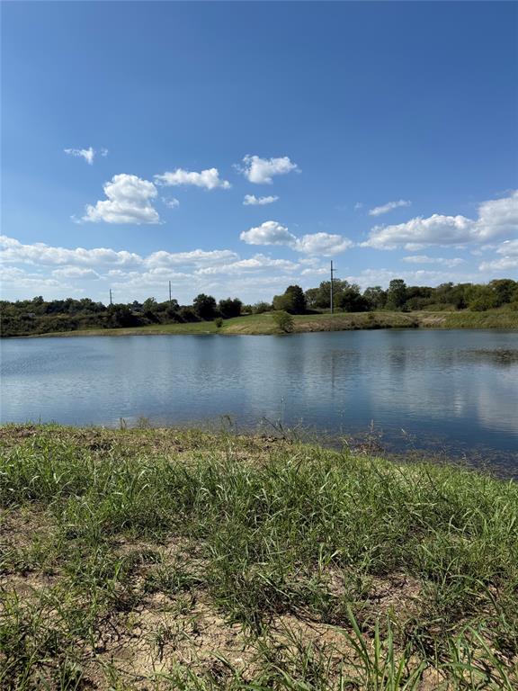 Quarry Lake - Land