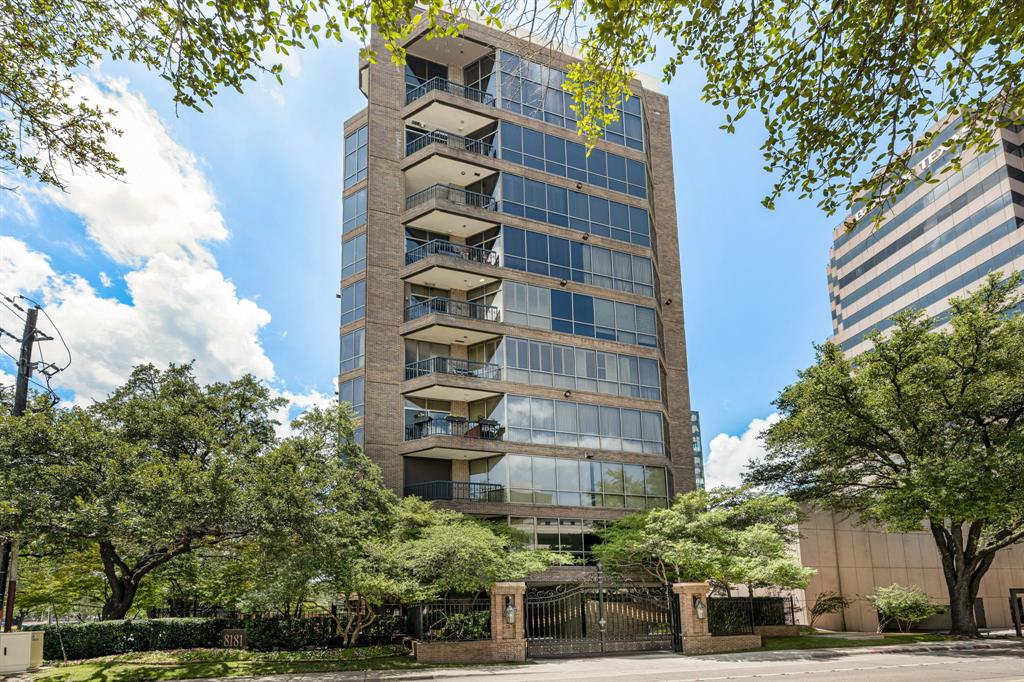 Douglas Condo 8181 - Residential