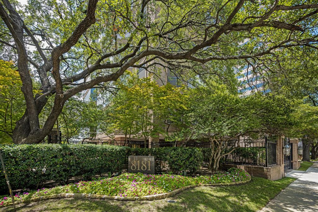 Douglas Condo 8181 - Residential
