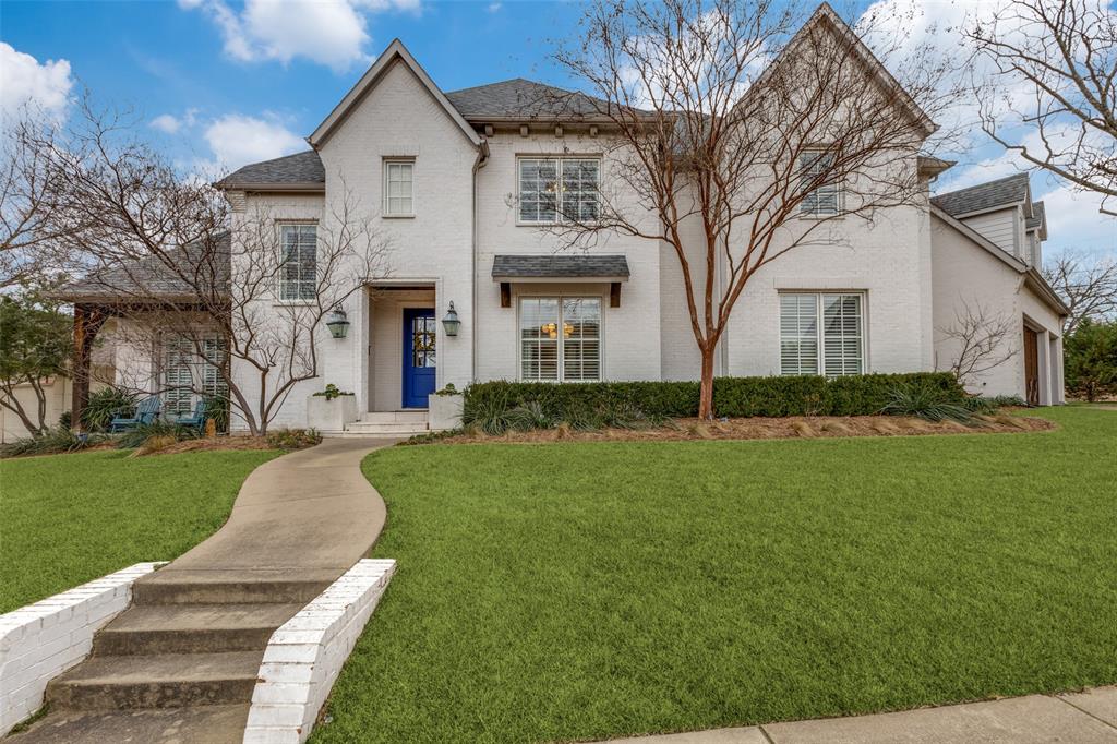 Nestled on a quiet street west of Williamson in deep Lakewood, this impressive 4-bedroom, 4-bathroom home sits on a .22-acre lot, offering ample space and privacy. Upon entering, you're greeted with beautiful hardwood floors and soaring high ceilings, creating an inviting, open living room and kitchen concept perfect for both relaxation and entertaining.
The first floor boasts a guest suite, a sunken study, and plenty of natural light, making it a great space for work or leisure. Upstairs, you'll find two separate living areas, two secondary bedrooms with en suite baths, and a private primary retreat. The primary suite features a spacious walk-in closet and a luxurious bathroom with a separate shower, dual sinks, and a soaking tub.
The home has been meticulously maintained and recently painted inside and out. The backyard is a true oasis, complete with a covered patio, sparkling pool, and low-maintenance turfed yard, perfect for outdoor gatherings and relaxation. Additionally, the 3-car garage adds convenience and ample storage space.