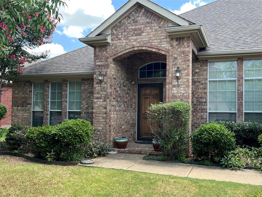 Beautiful brick home in the amazing Hulen Heights community. Home features large living areas, tall ceilings, multiple dining areas, and plenty of space for the whole family.  Neighborhood has a large playground and community pool just a block down the street. Family is planning an estate sale, all furniture & appliances are negotiable.