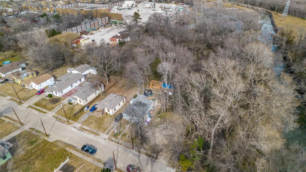 Calling all Builders, Investors, and aspirational Home Owners! This big beautiful lot at the end of the street is ready for you to bring your ideas to life. Enjoy the quiet street with no neighbors to the back of you. Property backs up to the greenbelt.  The lot is 50 ft wide and 131ft long, ready for you to build your next home. Close to downtown Dallas, Deep Ellum and so many more up and coming developments! Survey is in transaction desk.

Please verify with City of Dallas all utility and zoning information. Located near the VA hospital, schools, parks and restaurants.