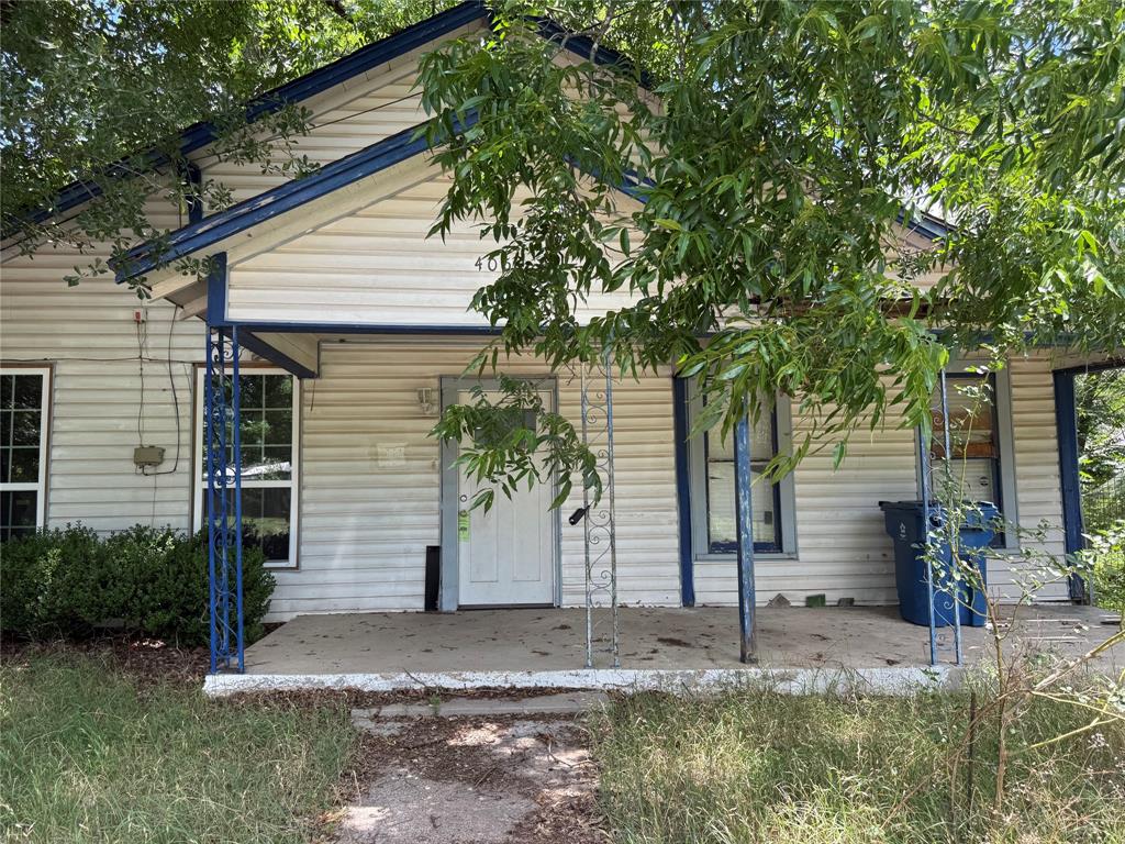 Great 3-bedroom, 1-bath home offering an excellent investment opportunity. Conveniently located near downtown, shopping, and major highways. Don’t miss your chance to add this property to your portfolio!