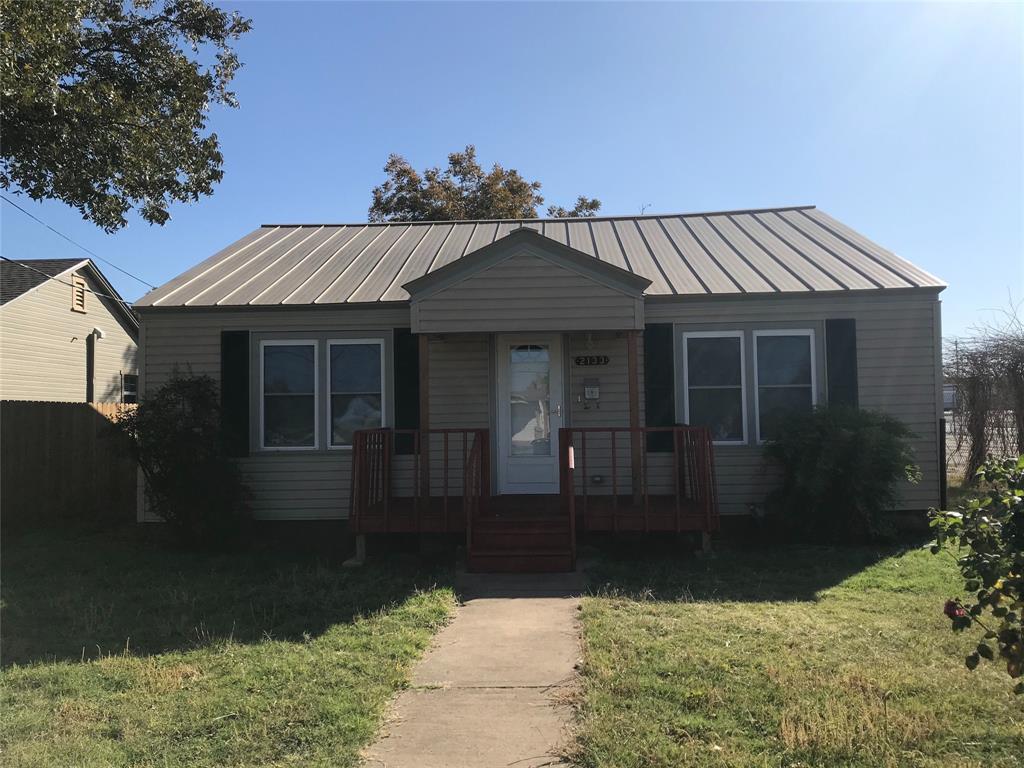 Large open space in this 3 bedroom, 2 bath! Huge bedrooms and lots of character! Fresh paint, and no carpet! Pets must be approved by the owner with a pet deposit.
Requires tenant enrollment to the Tenant Benefit Package through Gerard Real Estate. Ask us for details. $39 a month.