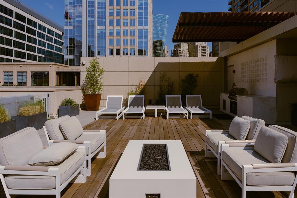 PARKSIDE CONDOMINIUM - Residential