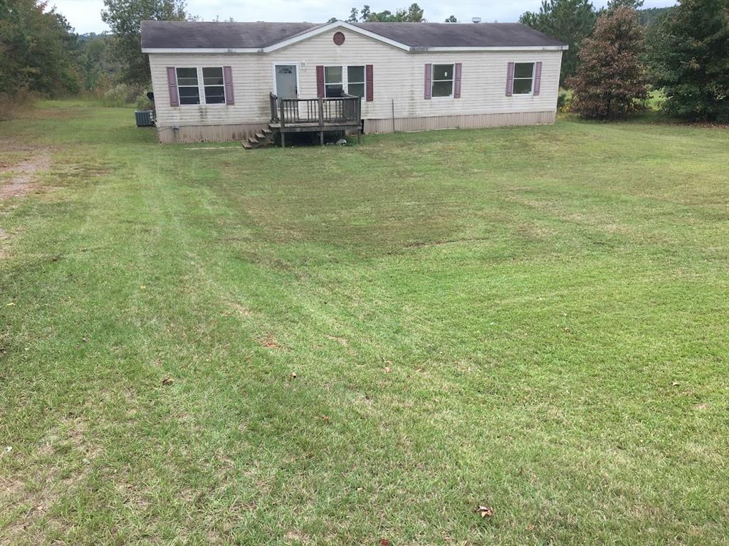 HUGE PRICE REDUCTION !!
2009 Fleetwood Doublewide 1800 square feet heated area with three bedrooms, two baths, TWO LIVING AREAS!! One of LIVING
AREAS HAS FIREPLACE. Open Floor Plan. All This on Two Acres Of Land