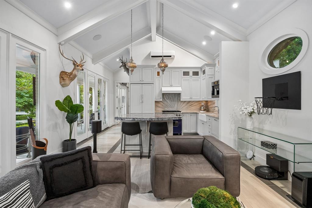 Country Club Estates - Residential