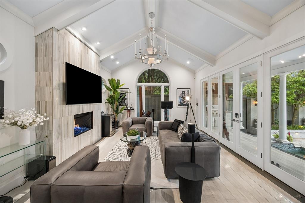Country Club Estates - Residential