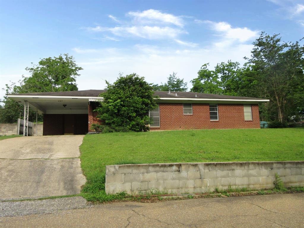 2 bedrooms and 2 bathrooms with nice size living room and good size kitchen with eat in kitchen area. 1 car attached carport. AGENTS: see agent remarks on submitting an offer.
